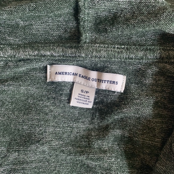 *SOLD* American Eagle lightweight zip crop hoodie - Picture 4 of 5